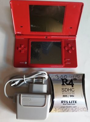 Nintendo DSi Red + R4i RTS карта с 300 инсталирани игри # Втора Употреба